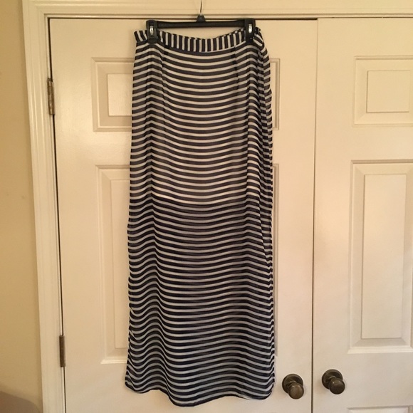Gianni Bini Size Large Navy and White Stripe Skirt - Picture 2 of 4